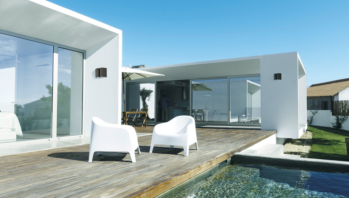 EGLO KÜLTÉRI LÁMPA HÁZFALON